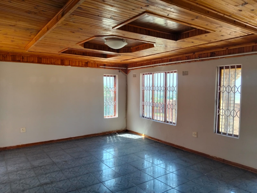 To Let 5 Bedroom Property for Rent in Mthata Eastern Cape